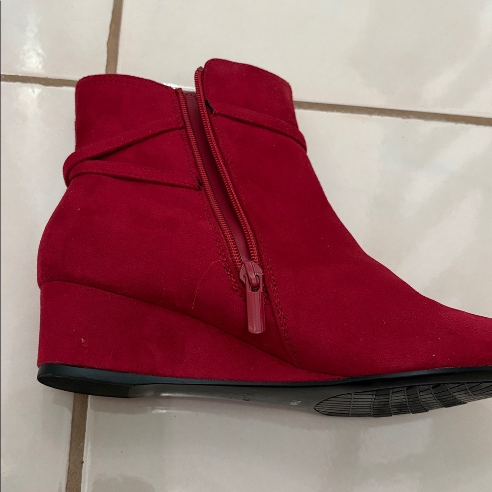 Impo Red Faux Suede Garwyn Ankle Booties with Side Accent. 7.5 NWOT - Picture 5 of 8